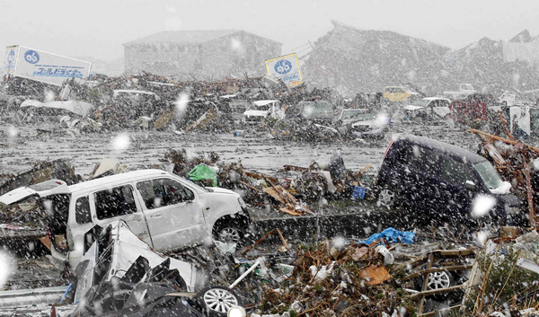 Snowfall chills quake-hit Sendai