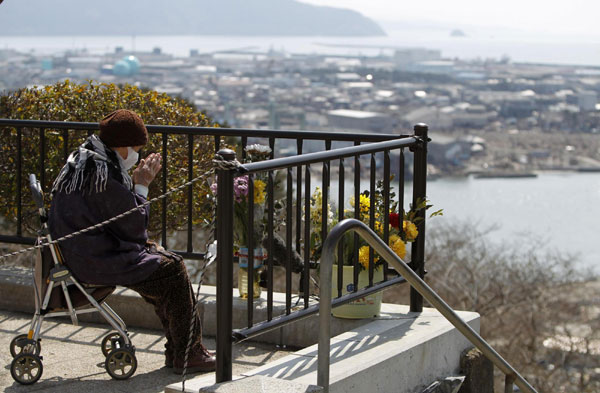Japan's PM visits fishing city wrecked by tsunami
