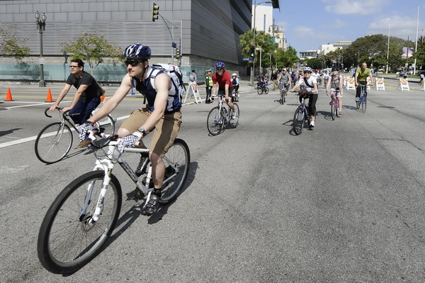 LA CicLAvia draws cyclists to downtown streets