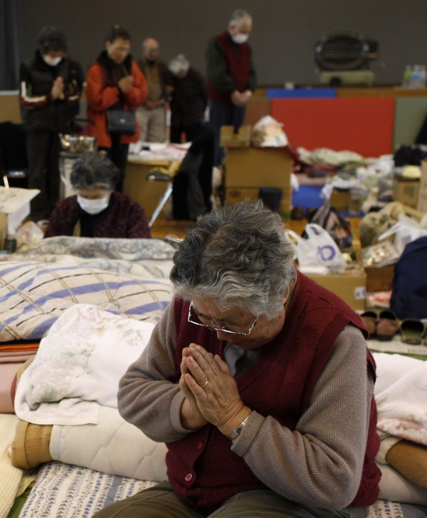 Japan falls silent a month after tsunami