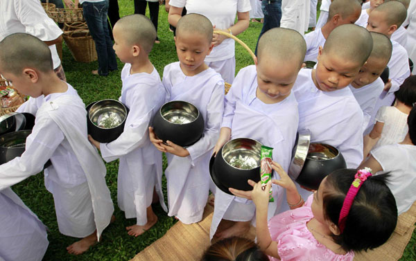 Thailand celebrates traditional New Year