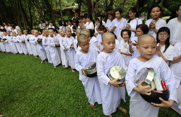 Thailand celebrates traditional New Year