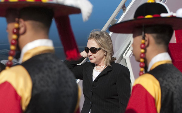 Clinton arrives Seoul, nuclear talks top agenda