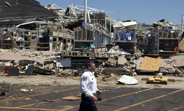 Tornadoes pummel southern US, 43 dead