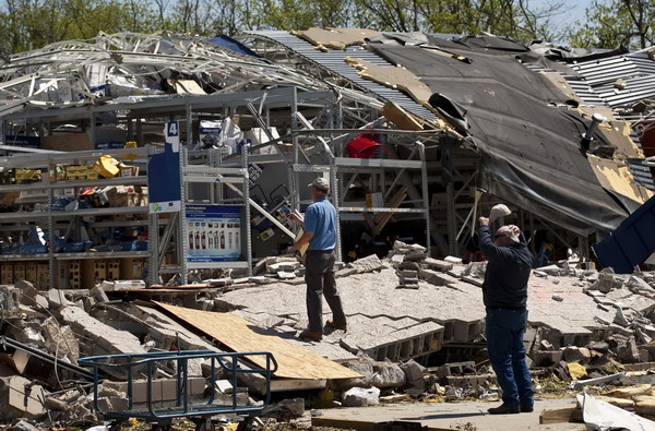 Tornadoes pummel southern US, 43 dead