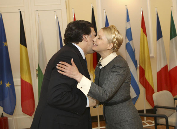 Politicial smooches