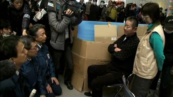 TEPCO president visits Fukushima evacuees‎
