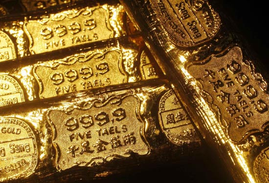 Gold soars to record in sixth straight session