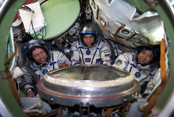Three-man team to leave for Space Station