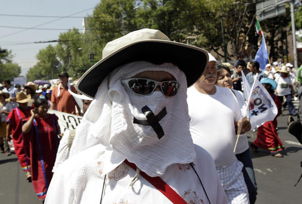 Thousands march against violence in Mexico City