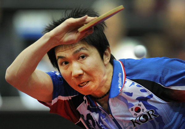Wang Hao wins tough game to reach quarters