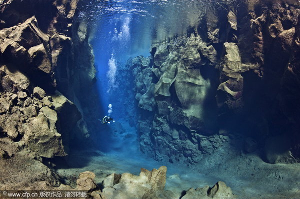 Stunning underwater valley between two continents