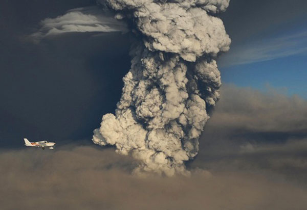 Volcano ash halts air traffic, could reach Denmark