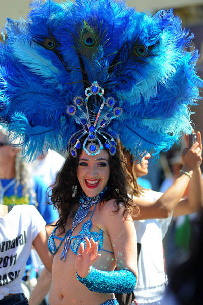 San Francisco Carnival Grand Parade kicks off