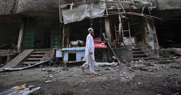 Blasts kills 34 in Pakistan, as CIA chief visits