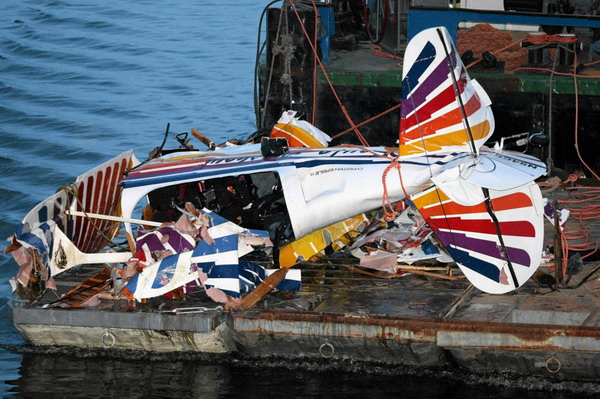 Pilot killed in acrobatic plane crash