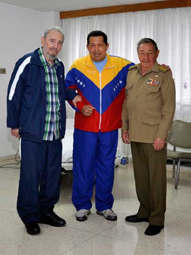 Castros visit Hugo Chavez at Cuban hospital