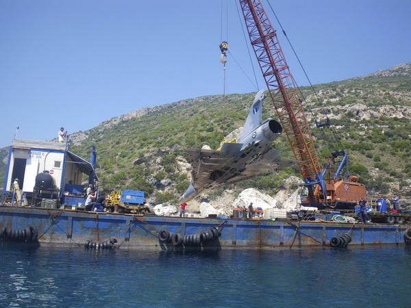 Greek fighter jet salvaged after crashing