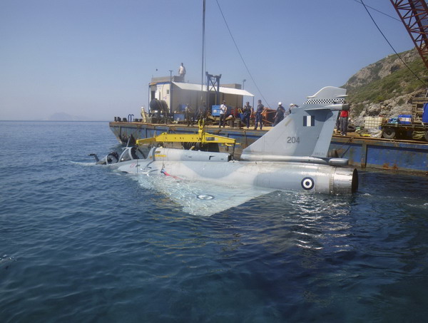 Greek fighter jet salvaged after crashing
