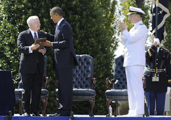 Obama honors Gates on last day as US defense chief