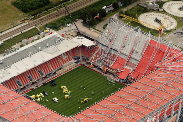 1 dead, 13 injured in Dutch stadium roof collapse