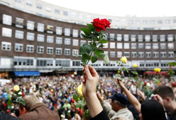 Sea of flowers marks vigil for twin attack victims