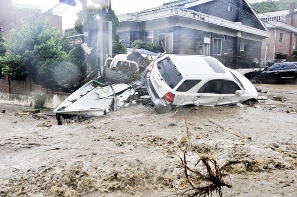 Rains, mudslides kill 36 in Seoul