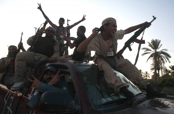 Libyan rebels reach Tripoli's central square