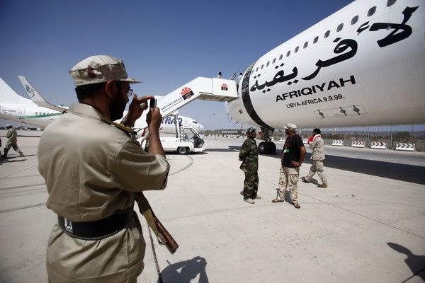 Libyan rebel captures Gadhafi's private jet