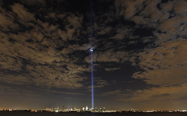 'Tribute in Lights' illuminate lower Manhattan