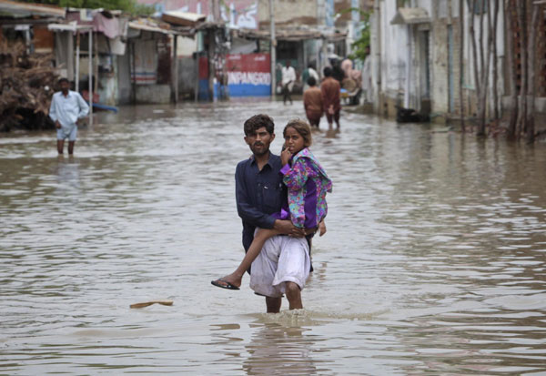 300,000 homeless due to flood in Pakistan