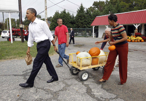 Obamas pick Halloween pumpkins