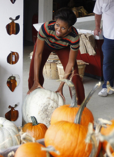 Obamas pick Halloween pumpkins