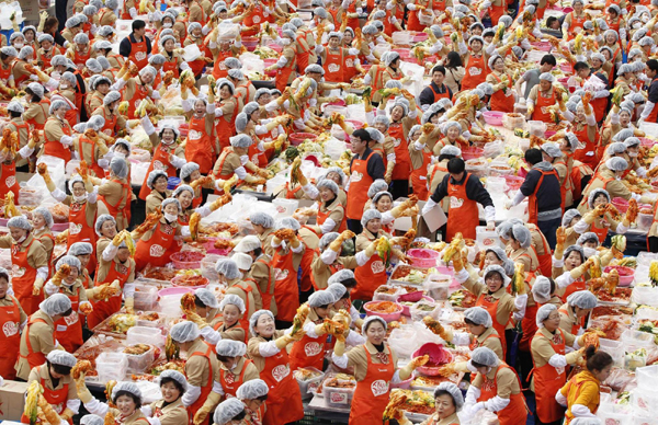 270 tons of fermented cabbage made in Seoul