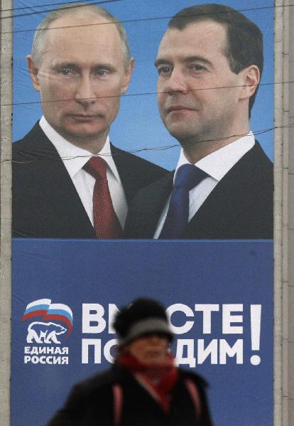 Medvedev and Putin meet with supporters