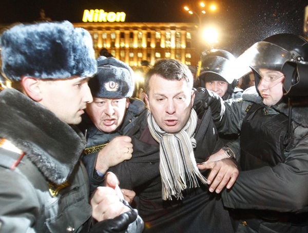 Russian police crack down on anti-Putin protests