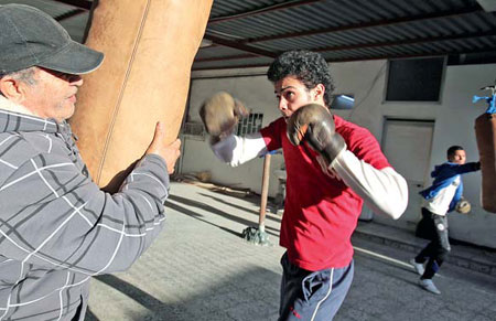 Boxing punches back in Libya