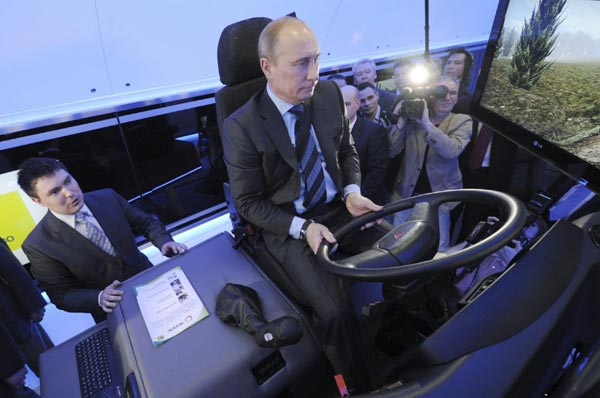 Putin visits national railway company