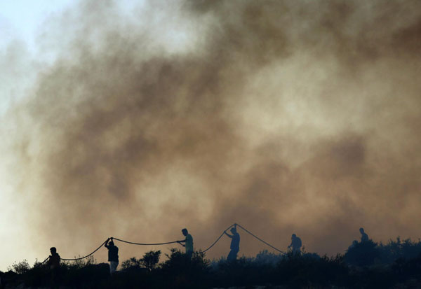 Greece battles wildfires upon general polls