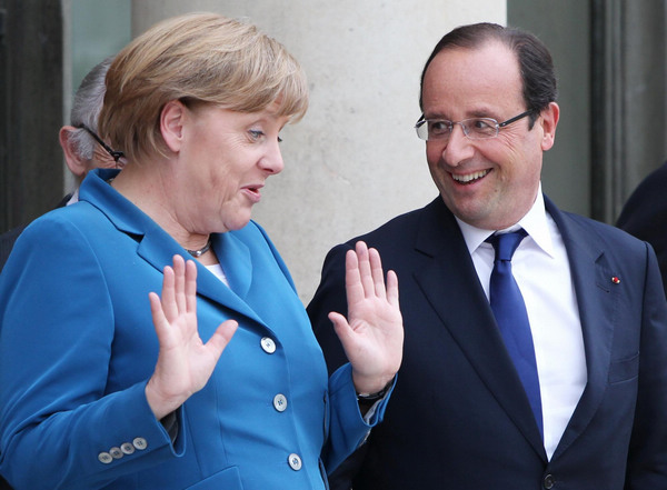 Hollande, Merkel meet to solve eurozone crisis