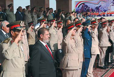 Morsi sworn in as Egypt military pledges support