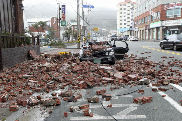 Typhoon Bolaven lashes S Korea, killing 8