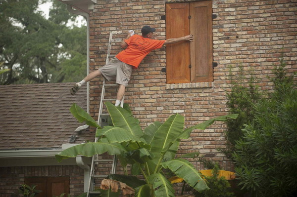 Isaac tops Louisiana levee on Katrina anniversary