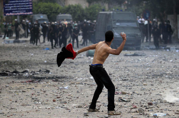 Angry Egyptians protest against US in Cairo