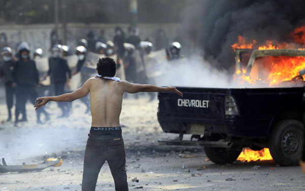 Angry Egyptians protest against US in Cairo