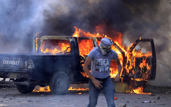 Angry Egyptians protest against US in Cairo