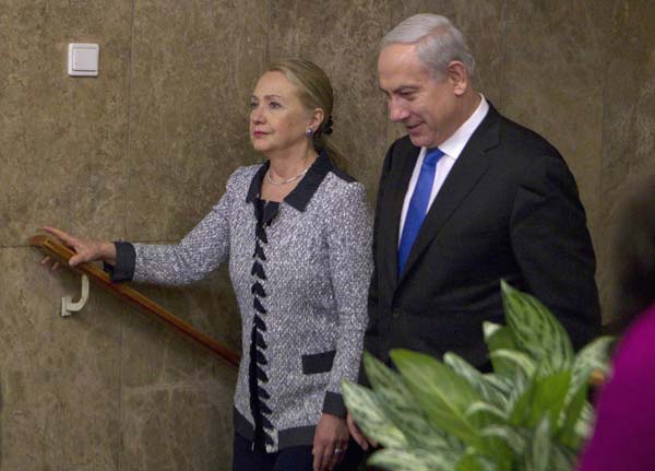 Clinton meets Netanyahu, seeking Gaza truce
