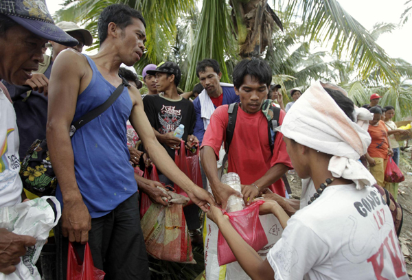 Typhoon death toll climbs to 647 in Philippines
