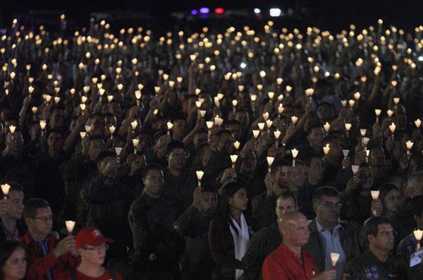 Venezuelans pray for Chavez in Caracas