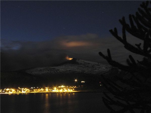 Volcano erupts on Chilean-Argentina border